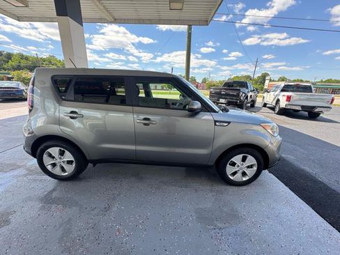 Used 2015 Kia Soul FWD image 2