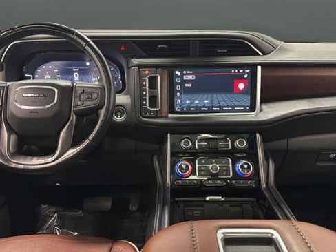 Used 2023 GMC Yukon XL Denali Ultimate AWD/4WD image 10