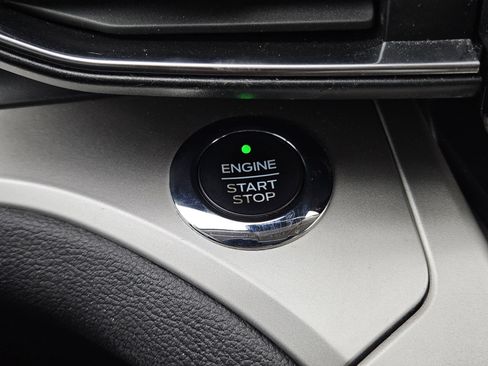 Used 2020 Ford Explorer XLT w/ Equipment Group 202A image 21