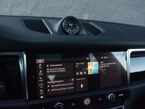 Certified 2026 Porsche Macan image 21