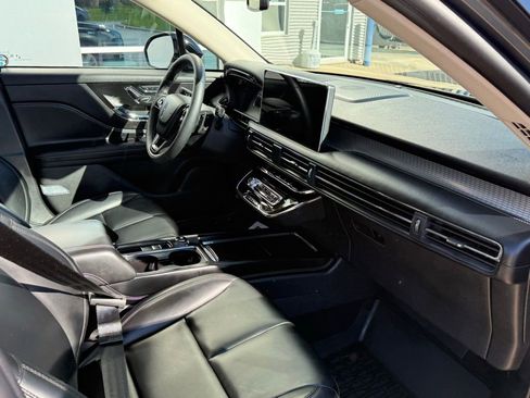 Used 2024 Lincoln Corsair AWD image 12