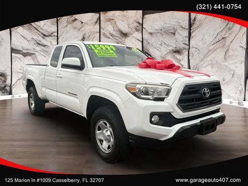 Used 2017 Toyota Tacoma SR5 RWD image 1