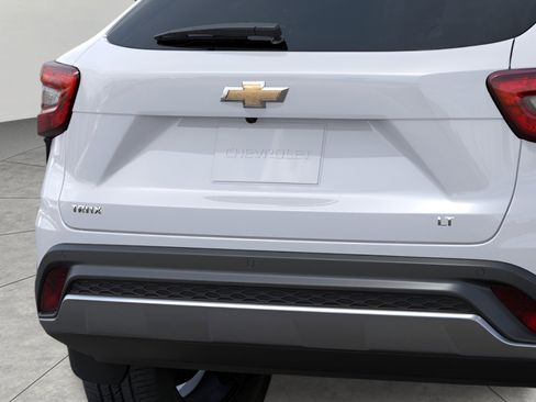 New 2026 Chevrolet Trax LT w/ Driver Confidence Package FWD image 14