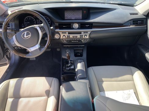 Used 2014 Lexus ES 350 w/ Premium Package FWD image 16
