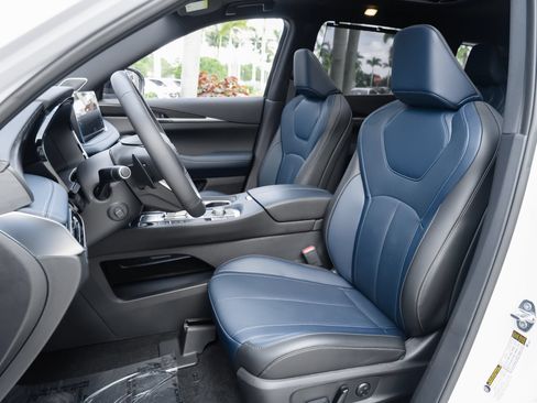 Certified 2026 INFINITI QX60 Sport w/ Dark Cargo Package AWD/4WD image 6