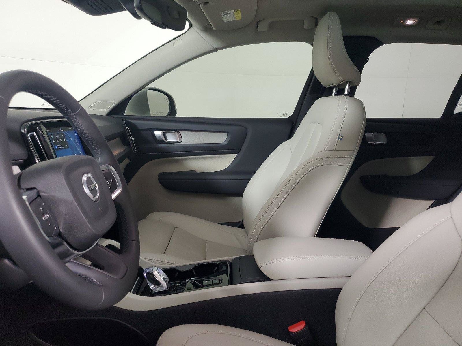 Used 2024 Volvo XC40 B5 Plus w/ Protection Package Premier AWD/4WD image 22