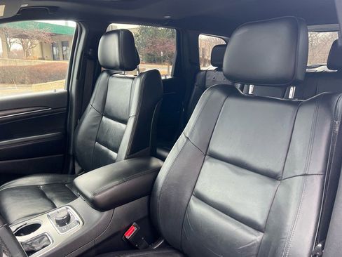 Used 2018 Jeep Grand Cherokee Limited image 32