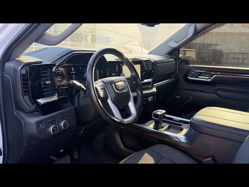 Used 2024 GMC Sierra 1500 Elevation w/ Preferred Package AWD/4WD image 5