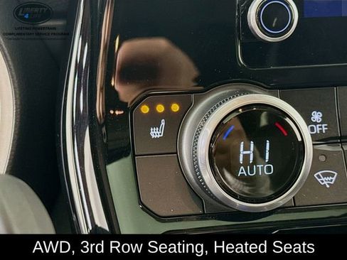 Used 2024 Toyota Highlander XLE image 19