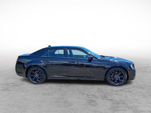 Used 2019 Chrysler 300 Touring w/ Sport Appearance Package RWD image 6