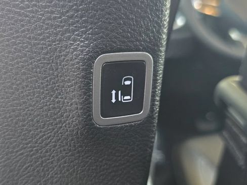Certified 2025 Chrysler Pacifica Select AWD/4WD image 21