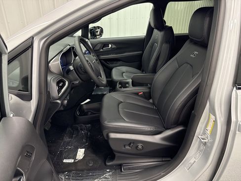 New 2026 Chrysler Pacifica Select image 17