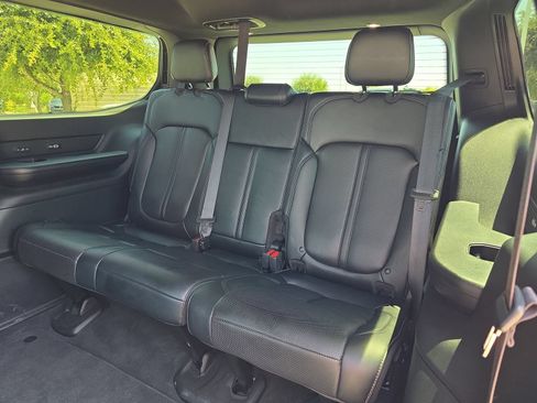 Used 2022 Jeep Wagoneer Series III w/ Flexible Seating Group AWD/4WD image 32