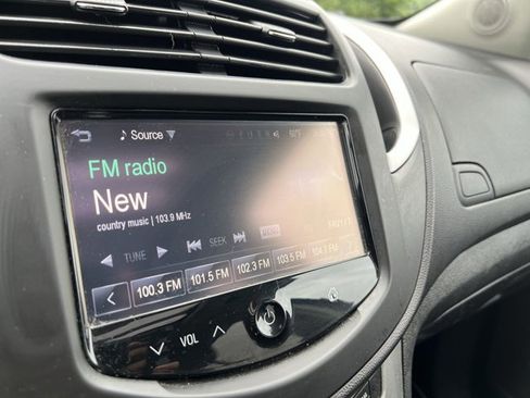 Used 2016 Chevrolet Trax LT w/ LT Sun and Sound Package FWD image 13