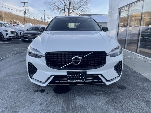 Certified 2025 Volvo XC60 B5 Core image 2
