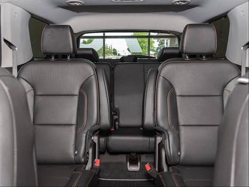 Used 2019 Chevrolet Traverse LT w/ LT Premium Package AWD/4WD image 17