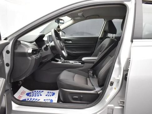 Used 2024 Nissan Altima 2.5 SV FWD image 14