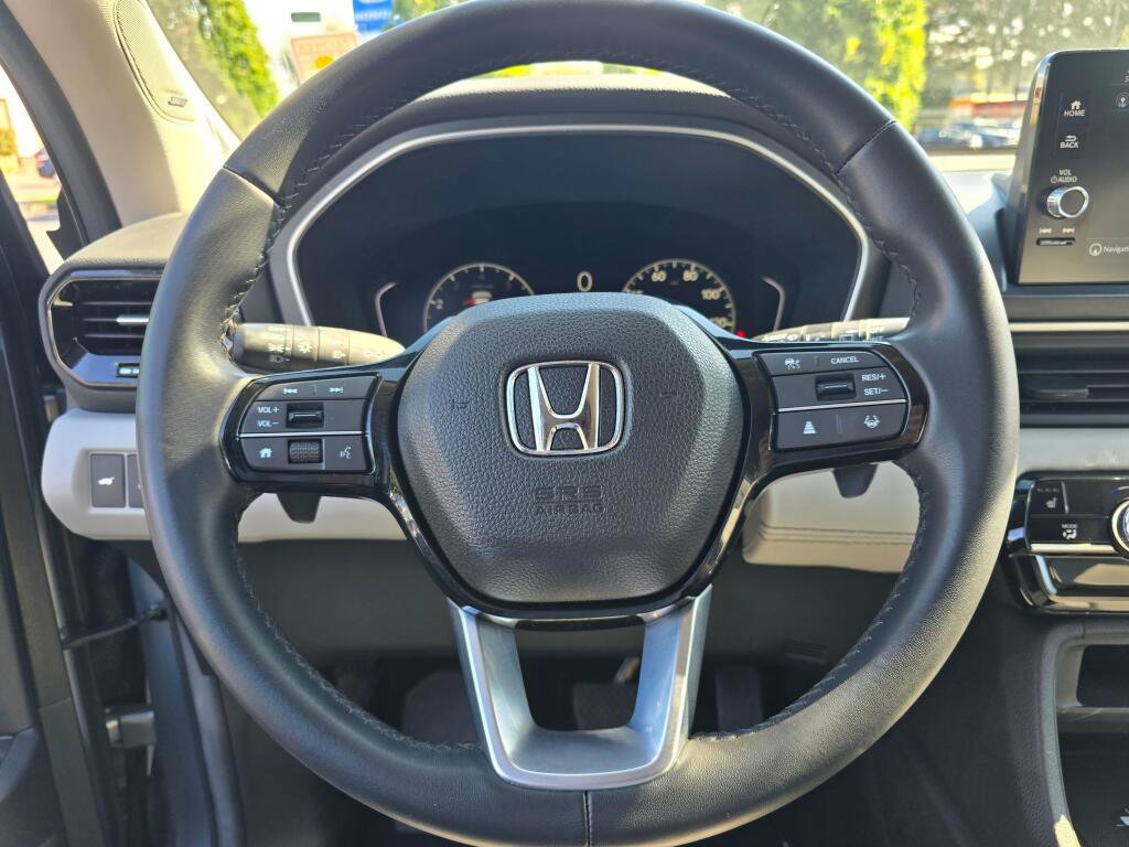 Certified 2025 Honda Pilot Touring image 18