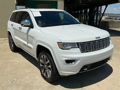 Used 2018 Jeep Grand Cherokee Overland AWD/4WD image 9