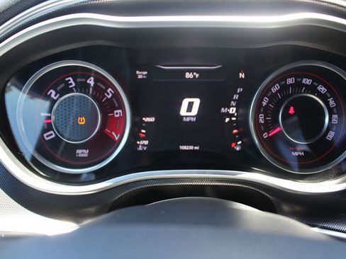 Used 2015 Dodge Challenger SRT w/ Technology Group image 21