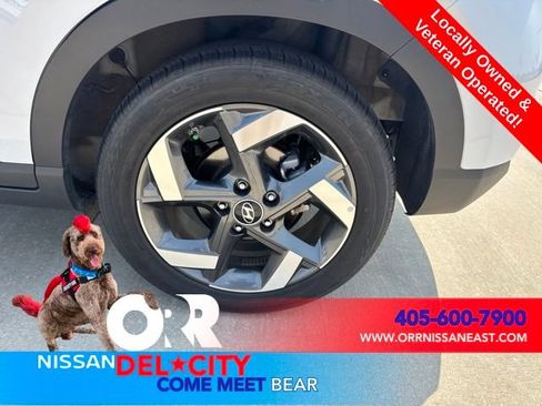 Used 2025 Hyundai Venue SEL FWD image 9