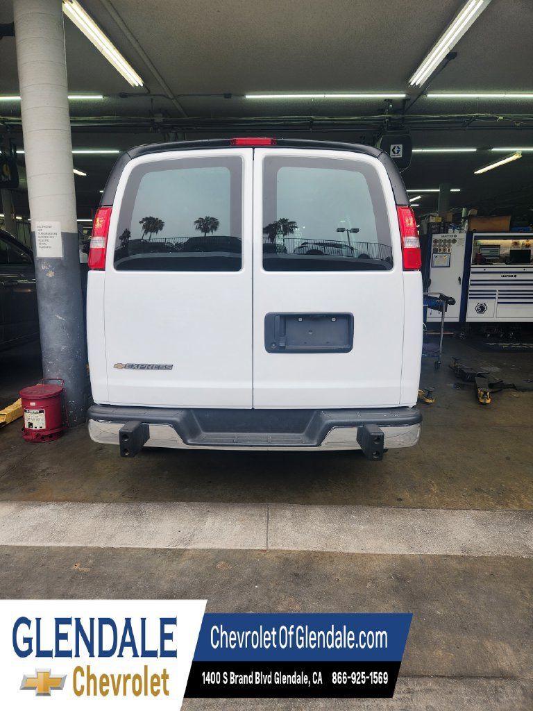 Used 2025 Chevrolet Express 2500 w/ Driver Convenience Package RWD image 3