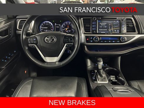 Used 2017 Toyota Highlander Limited AWD/4WD image 32