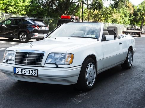 Used 1995 Mercedes-Benz E 320 Convertible image 1
