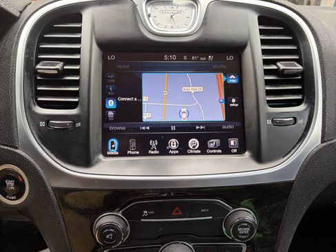Used 2016 Chrysler 300 C AWD/4WD image 31