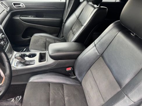 Used 2018 Jeep Grand Cherokee Altitude AWD/4WD image 6