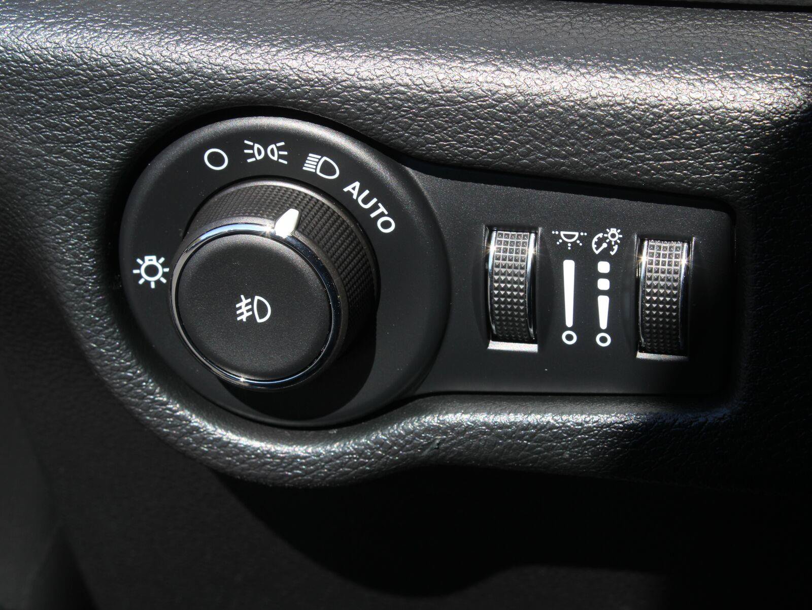 Used 2025 Chrysler Pacifica Select AWD/4WD image 11