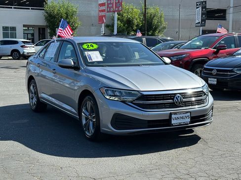 Used 2024 Volkswagen Jetta SE FWD image 10
