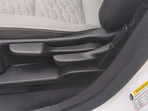 Used 2020 Chevrolet Equinox LS image 18