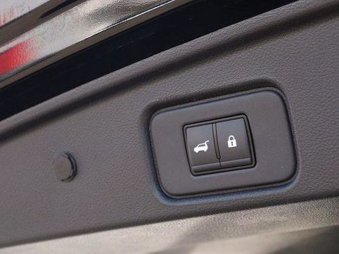 Used 2025 Nissan Pathfinder SL image 8