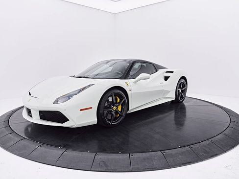 Used 2019 Ferrari 488 Spider RWD image 17
