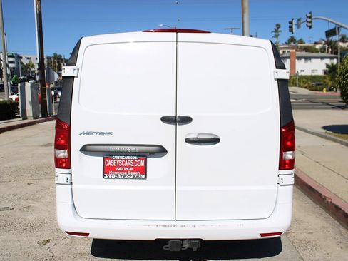 Used 2022 Mercedes-Benz Metris image 3