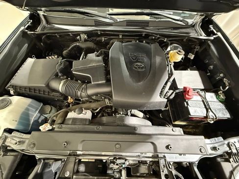 Certified 2020 Toyota Tacoma SR5 w/ Technology Package AWD/4WD image 10