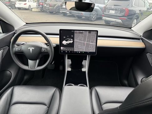 Used 2021 Tesla Model Y Long Range image 10