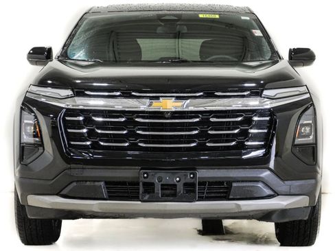 Used 2025 Chevrolet Equinox LT image 2