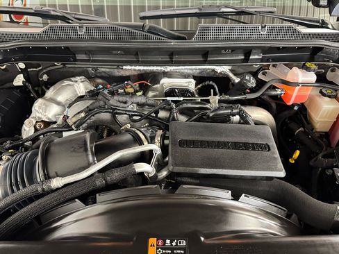 Used 2025 Chevrolet Silverado 2500 Custom w/ Custom Value Package image 10