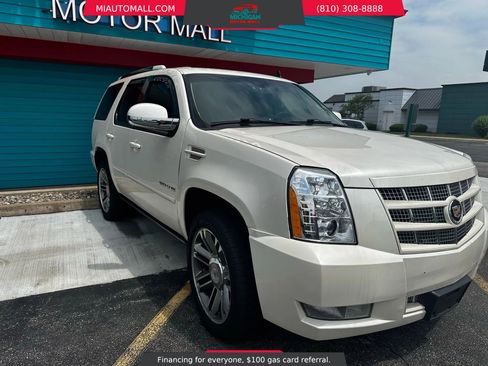 Used 2013 Cadillac Escalade Premium image 3