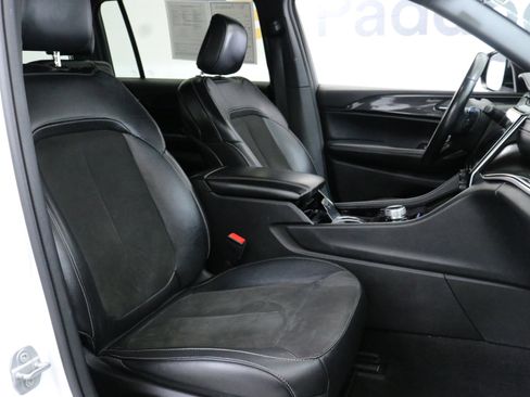 Used 2021 Jeep Grand Cherokee L Laredo image 27