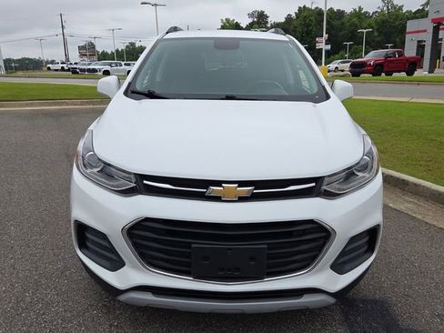 Used 2019 Chevrolet Trax LT w/ LT Convenience Package AWD/4WD image 2