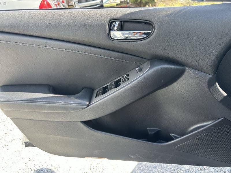 Used 2010 Nissan Altima 2.5 SL w/ SL Pkg FWD image 13