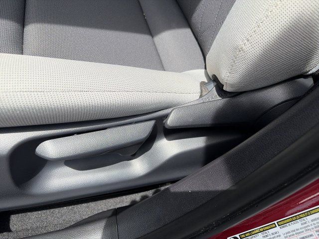 Used 2025 Toyota Corolla LE FWD image 12