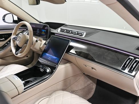 Used 2023 Mercedes-Benz S 580 4MATIC Sedan w/ AMG Line image 39