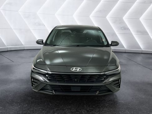 Used 2025 Hyundai Elantra Limited image 2
