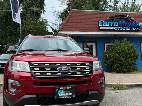 Used 2016 Ford Explorer XLT w/ Equipment Group 202A image 3