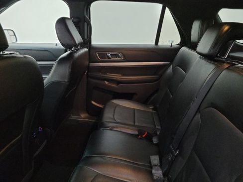 Used 2018 Ford Explorer XLT w/ Equipment Group 202A FWD image 18