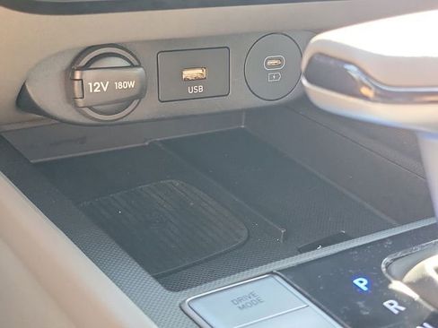 Used 2025 Hyundai Elantra SEL FWD image 13